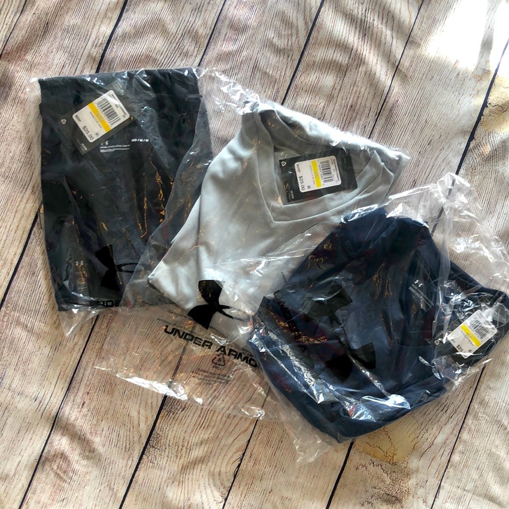 NWT BUNDLE of 3 Under Armour Mens Loose fit Velocity 2.0 SS Vneck T-shirts